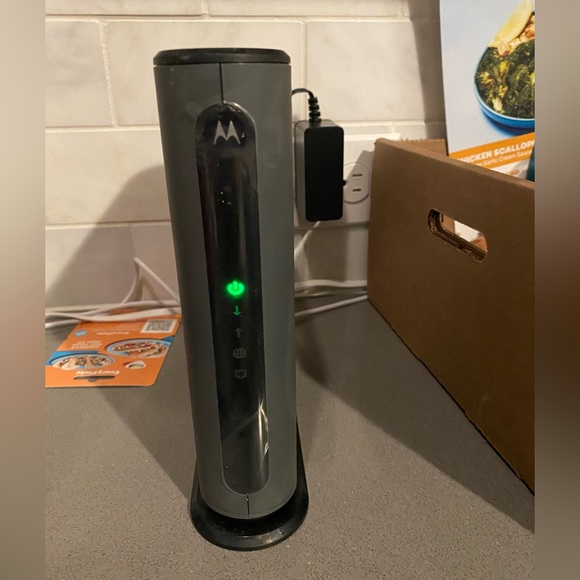Motorola MB7621 Cable Modem Approved by Comcast Xfinity, Cox Spectrum DOCSIS 3.0 - Picture 9 of 10